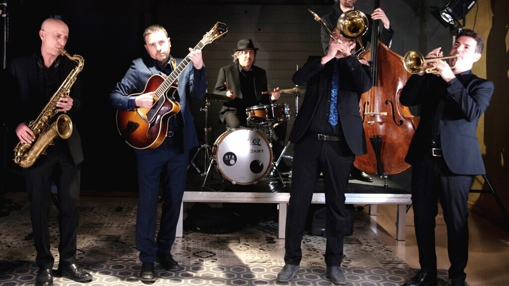 Men in Swing