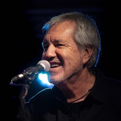 Ets tan pobre que només tens diners