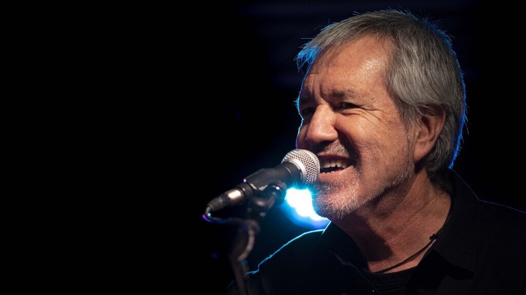 Ets tan pobre que només tens diners