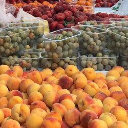 MERCAT SETMANAL: fruita, verdura, flors i més