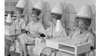 Dolores García Giménez presenta el seu poemari 'Peluqueria'