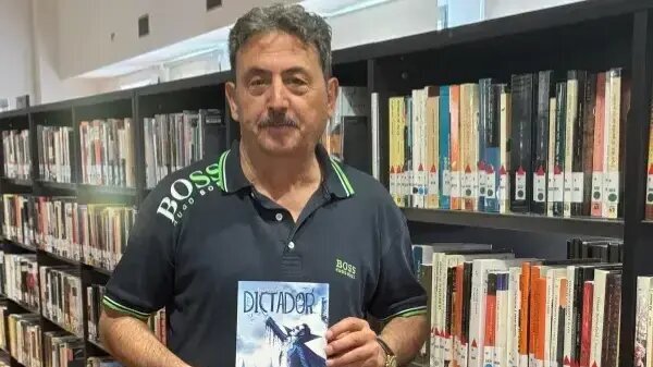 Presentació del llibre 'El vampiro dictador' de Fidel León