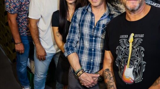 HOMBRES B. Tribut Hombres G