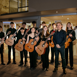 Concert-intercanvi amb més de 30 guitarristes